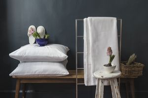 Odkrivanje skrivnosti izjemnega udobja: Prednosti bele satenaste posteljnine za apartmaje